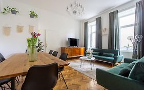 Central Apartment In Viennese Old Building