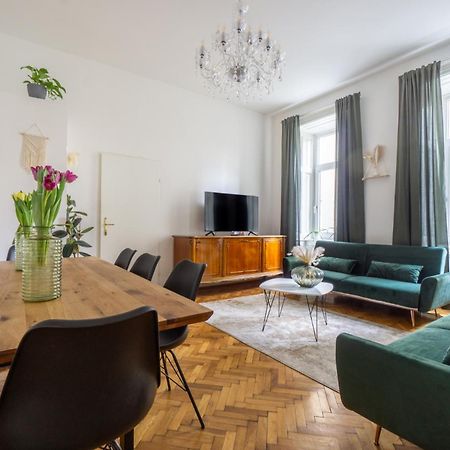 Central Apartment In Viennese Old Building Buitenkant foto