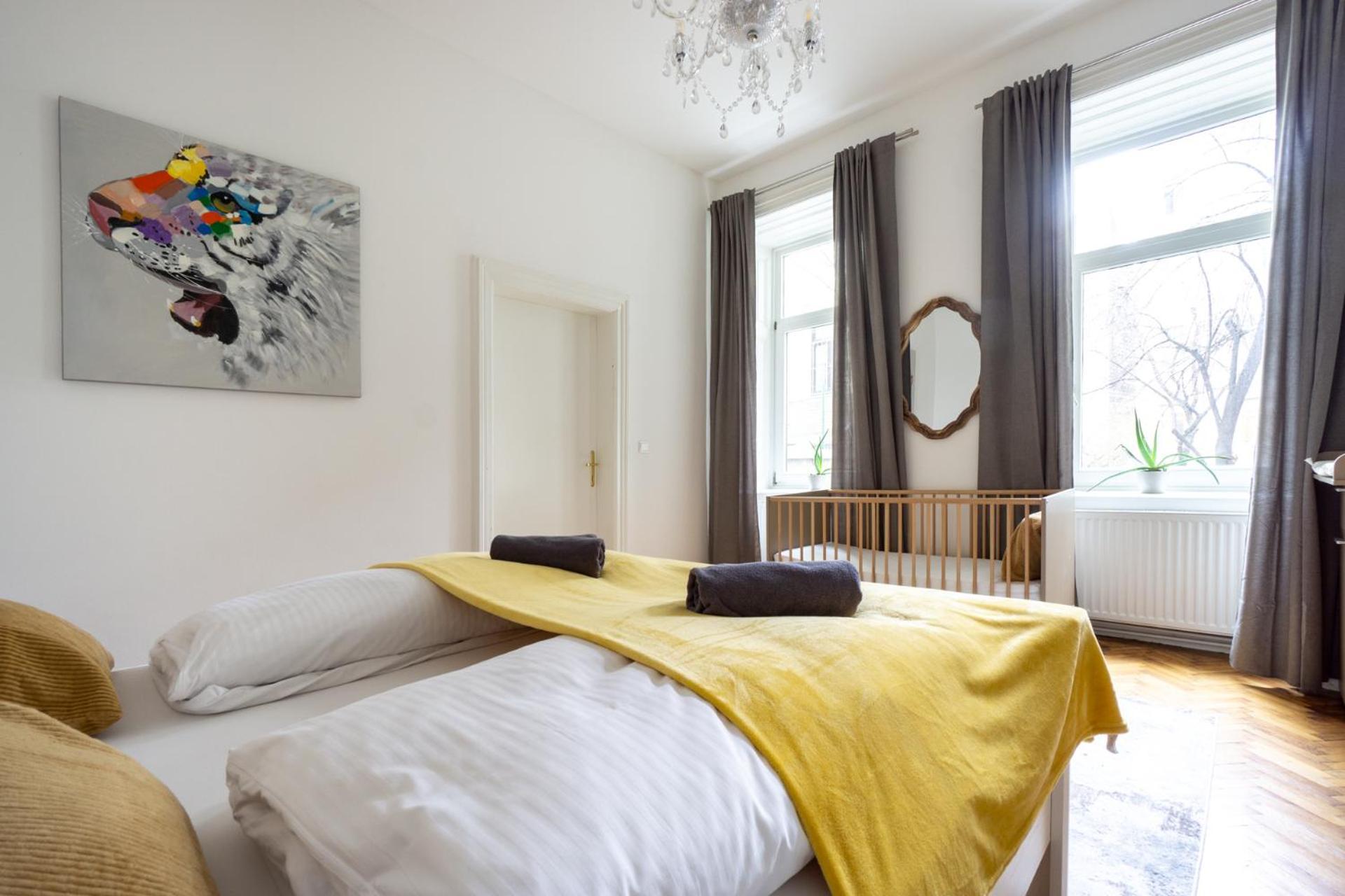 Central Apartment In Viennese Old Building Buitenkant foto