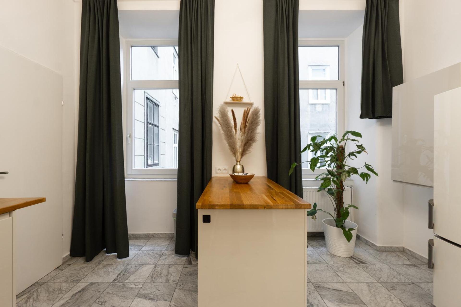 Central Apartment In Viennese Old Building Buitenkant foto